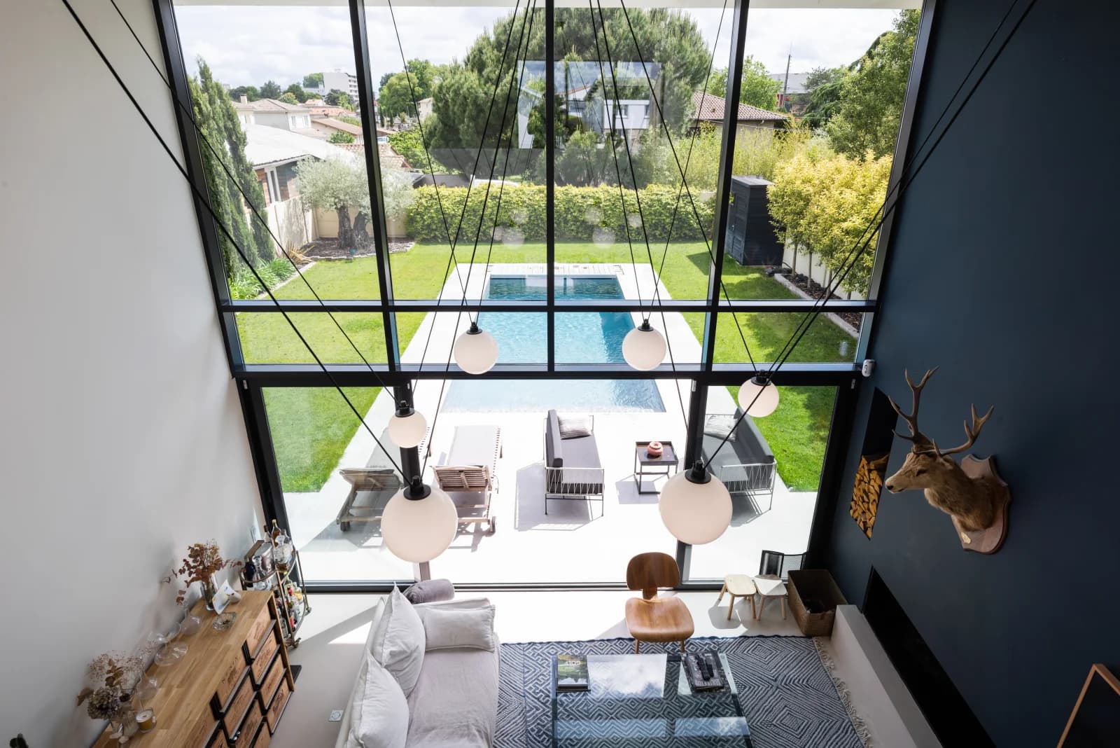 Salon dans Demeure signée par un architecte, un design affirmé - 1