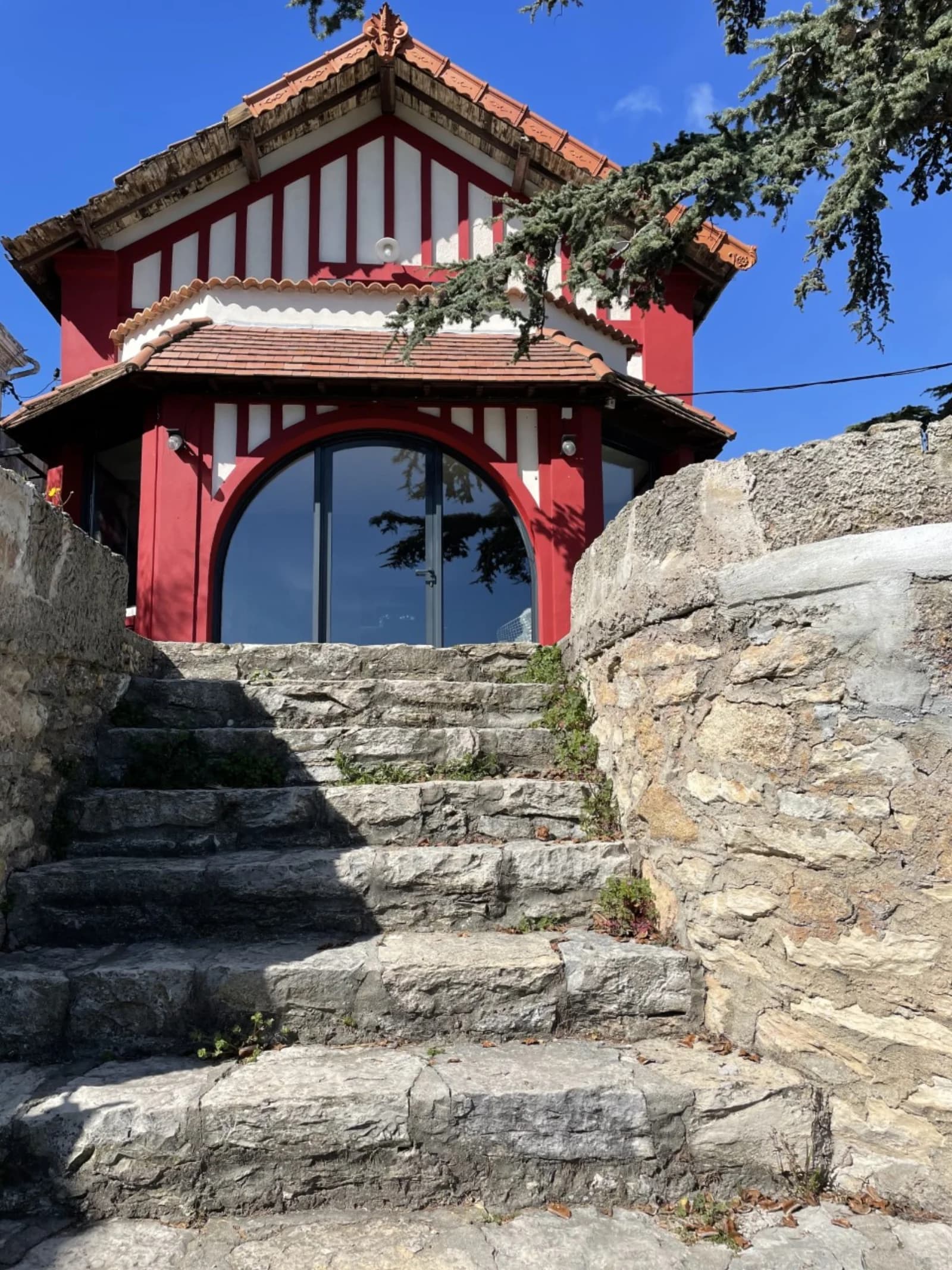 Salle de bain dans Demeure atypique avec piscine, un lieu hors du commun - 1
