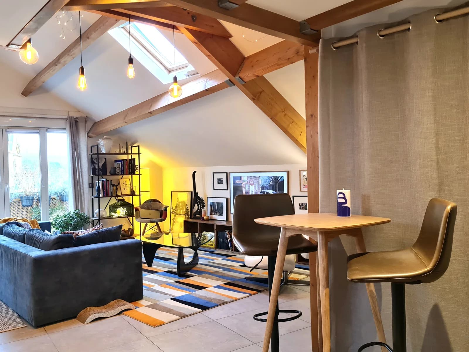 Salon dans Loft industriel à l'atmosphère chaleureuse et cosy - 1