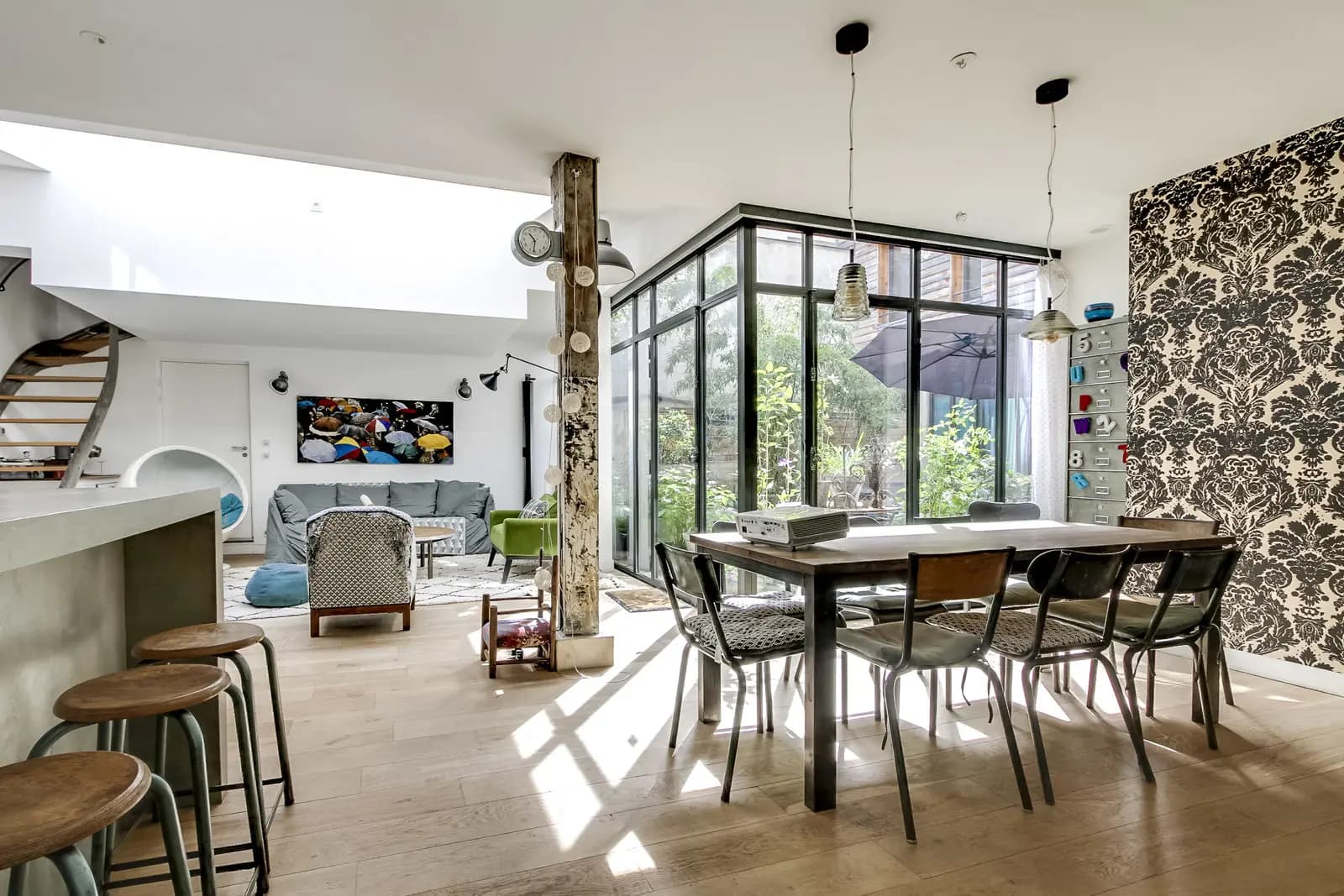 Salle de réunion dans Loft atypique avec cour intérieure, joyau du 11ème - 1