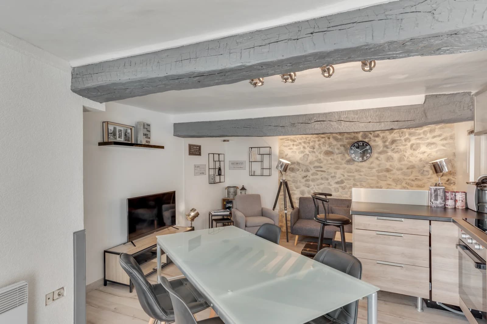 Meeting room in Cosy setting with exposed stone and beams - 0