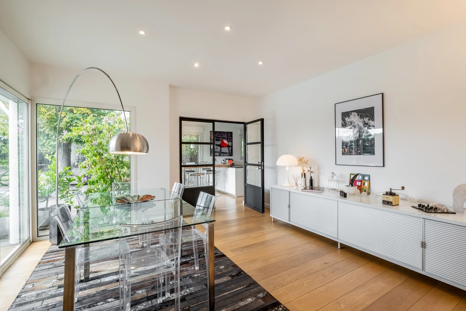Space Warm, contemporary architect-designed house - 2