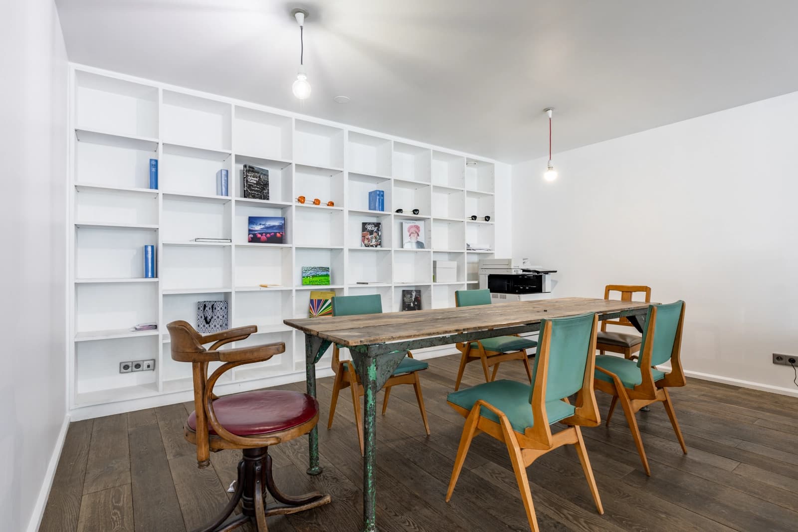 Salle de réunion dans Paris 11e: grand duplex épuré au design contemporain - 1