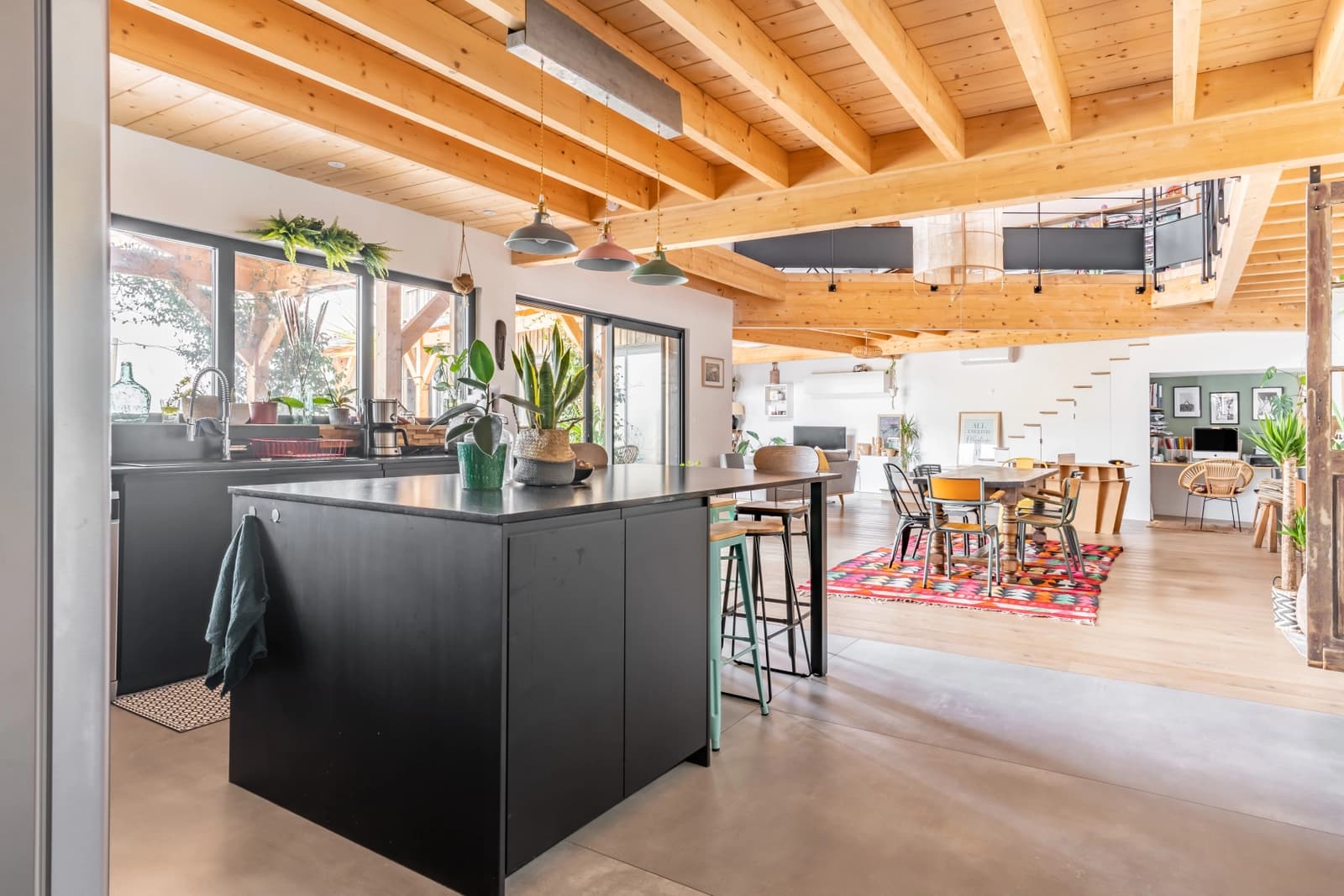 Space Wooden house in the heart of the city - 2
