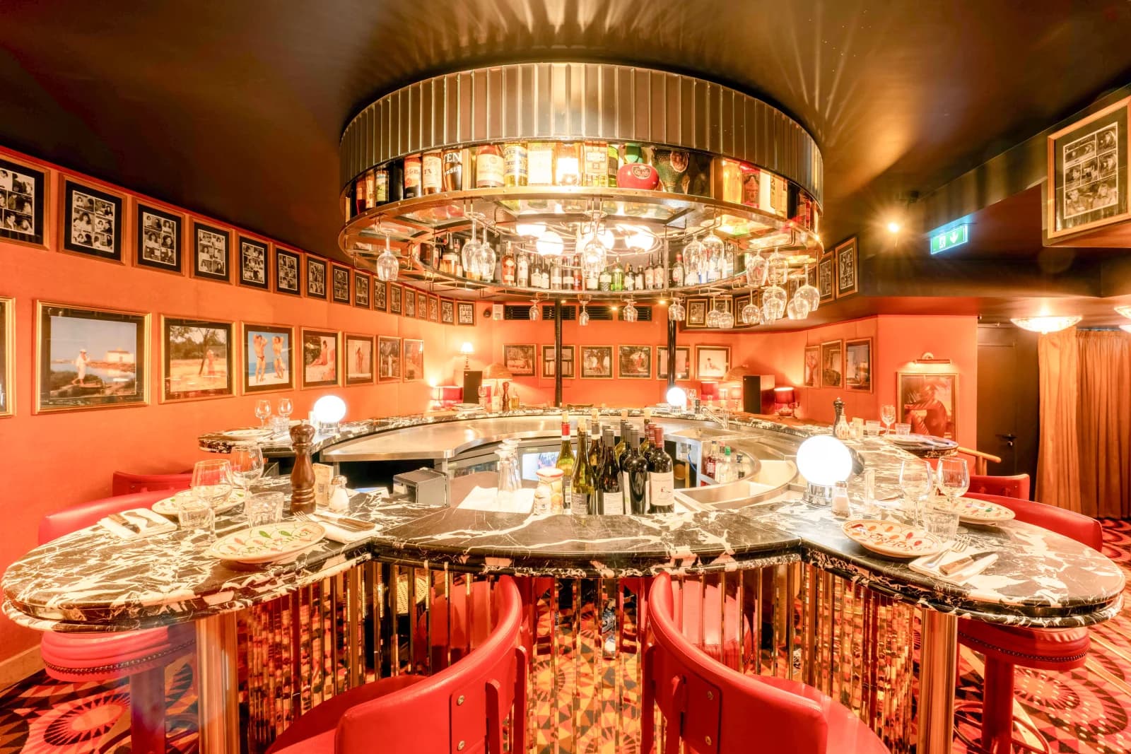 Space Italian restaurant with atypical decor - 3
