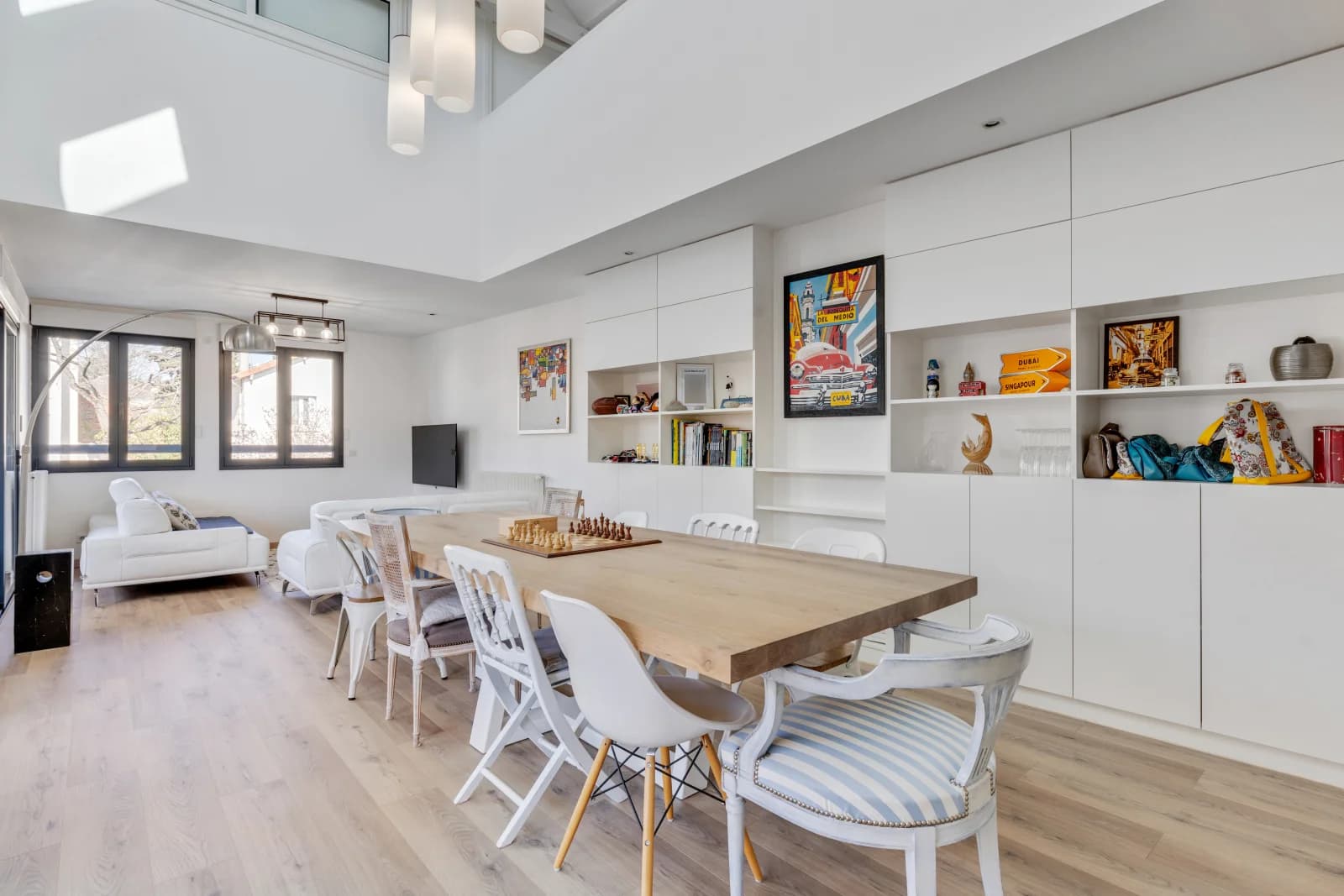 Salle de réunion dans Salon au design épuré, une élégance minimaliste - 0
