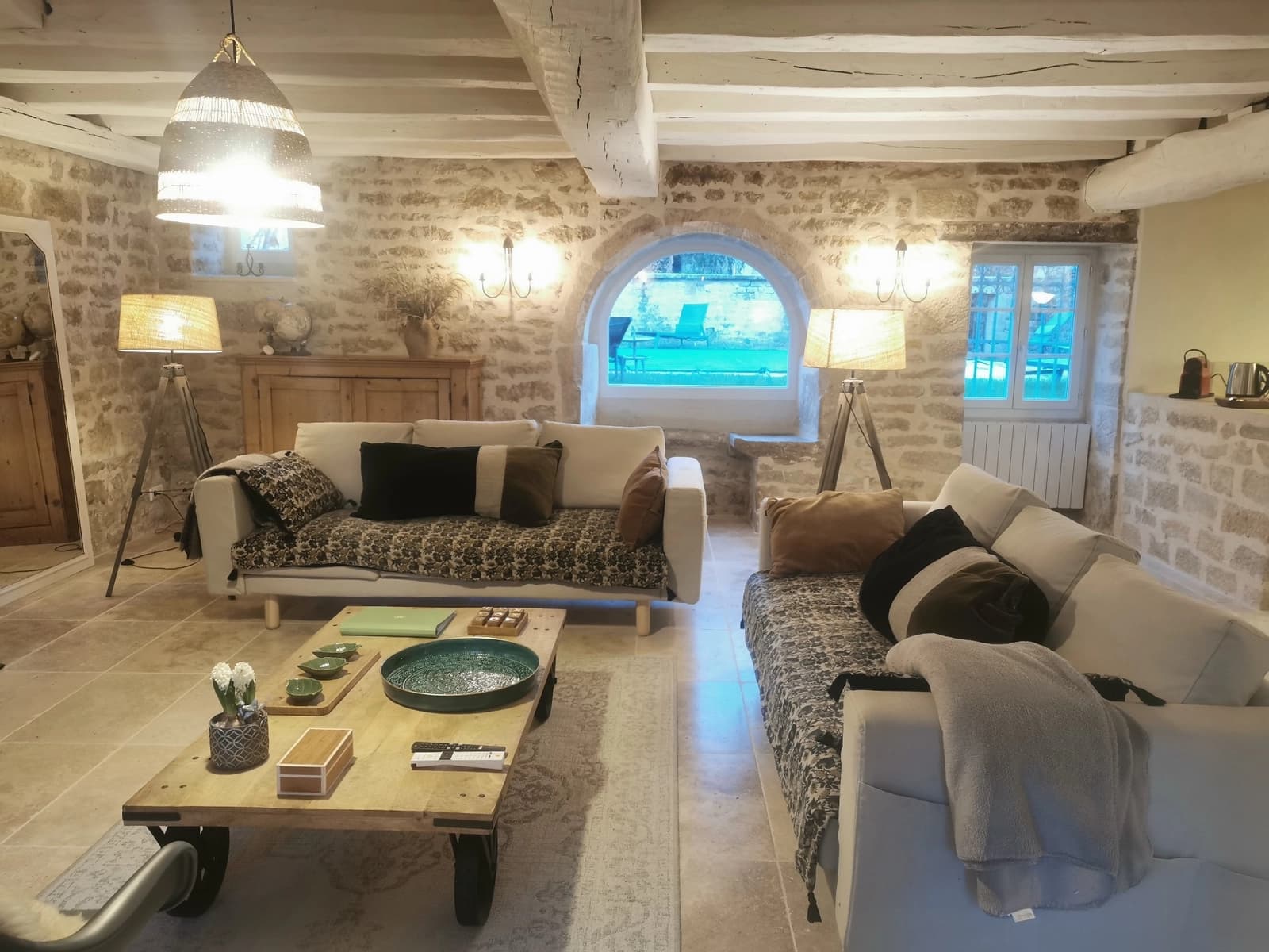 Living room in Charming house with swimming pool - 1