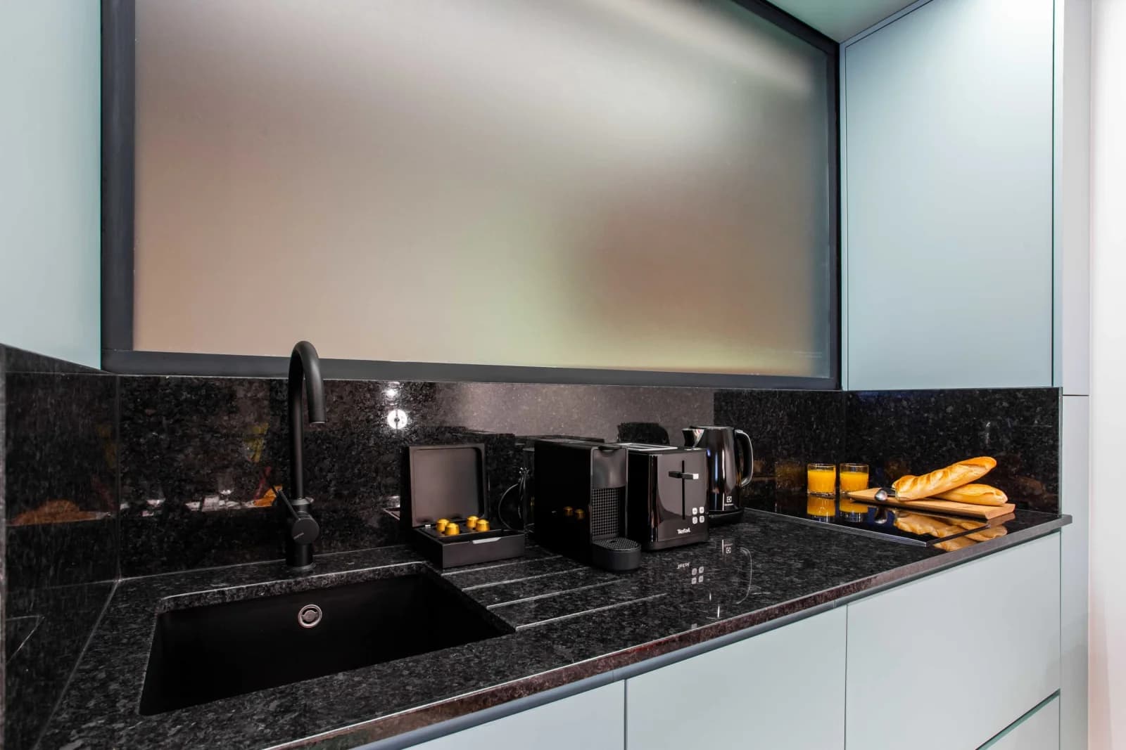 Cuisine dans Bel appartement design et confortable avec sauna privé - 1