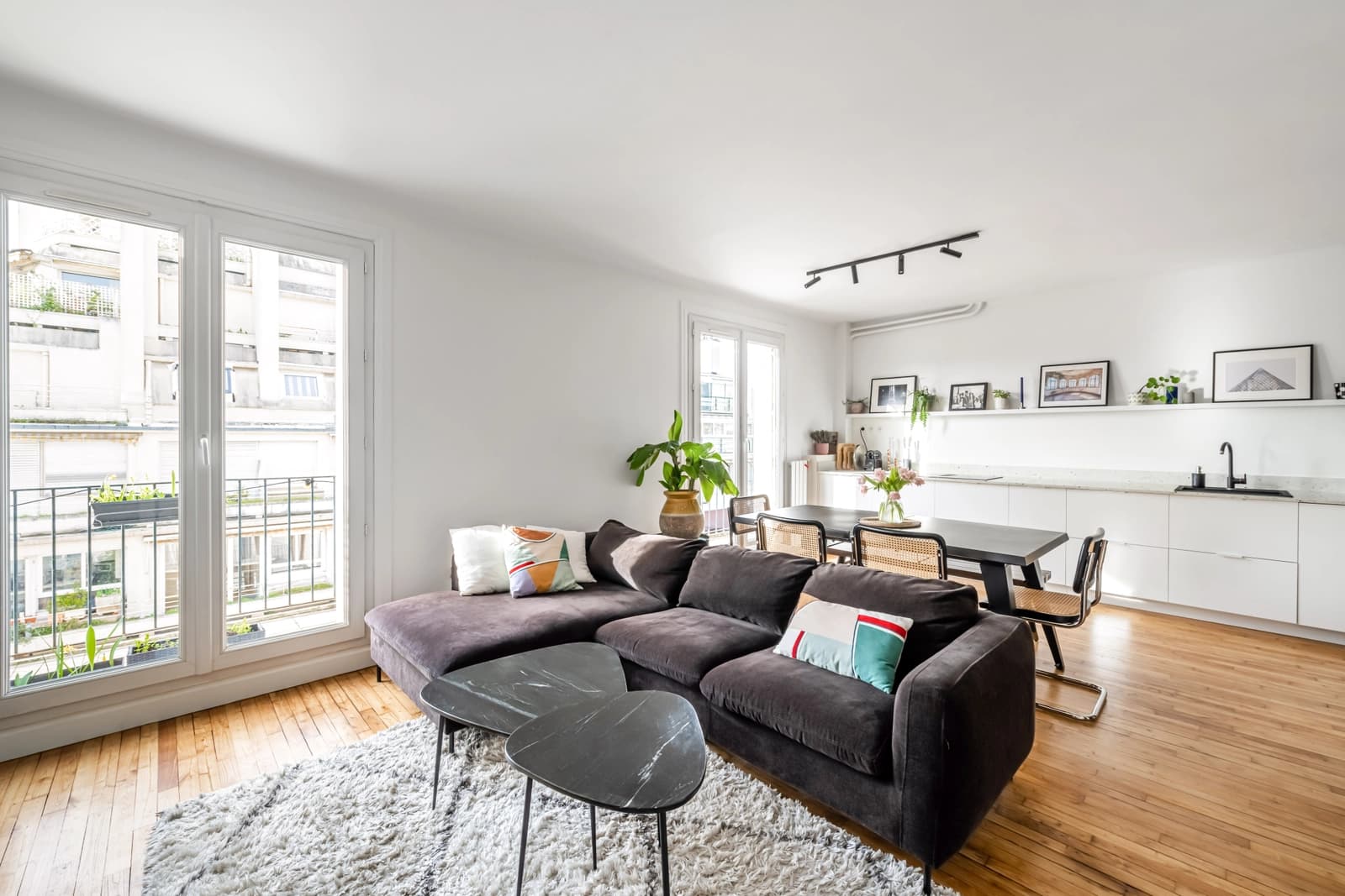 Espace Beau 88m² agrémenté d'un balcon offrant une vue - 1