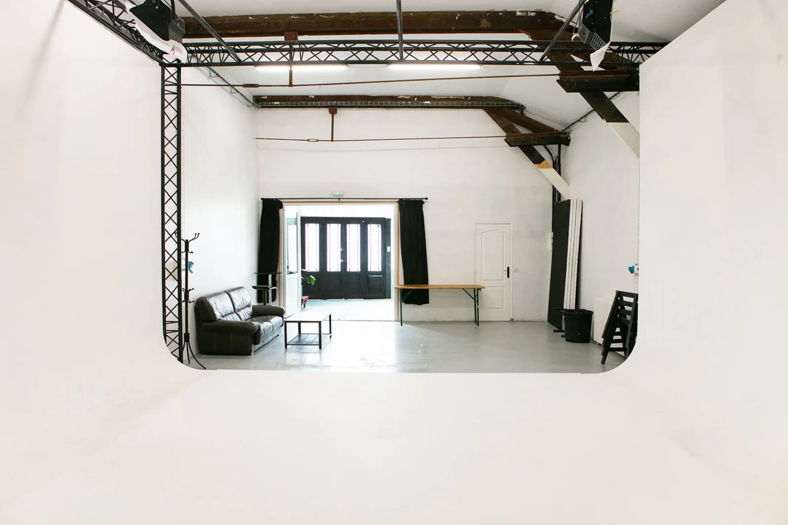 Espace Studio de production photo et vidéo de 200m2 tout équipé à Asnières - 2