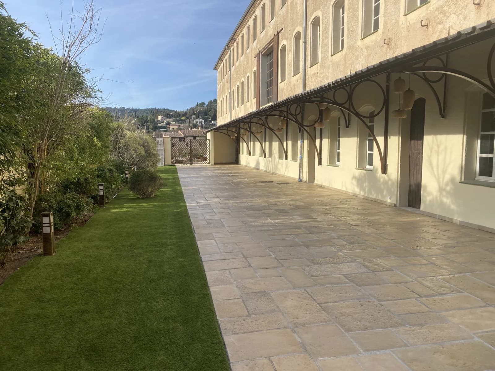 Espace Lieu chaleureux avec salle élégante - 3