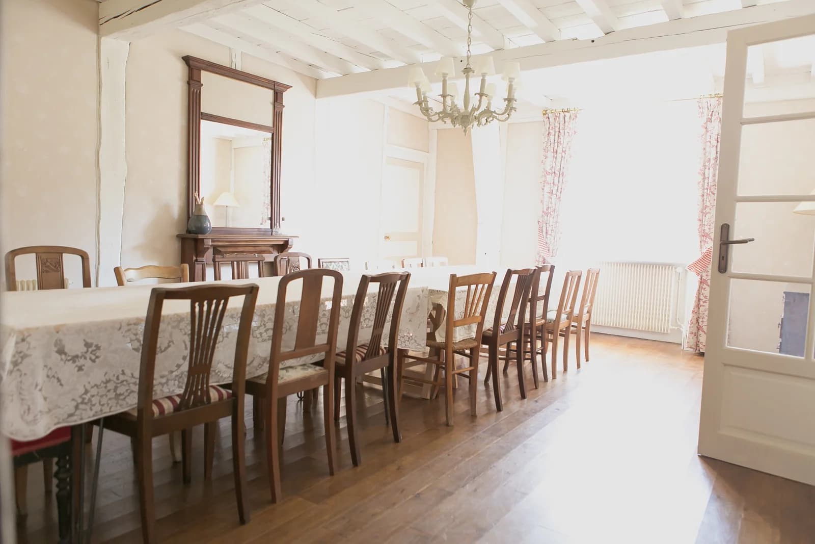 Space Large manor house in the countryside, vintage luxury - 1