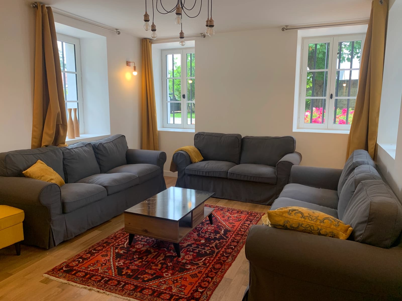 Living room in Beautiful chateau 50km south of Paris, 9ha park - 1