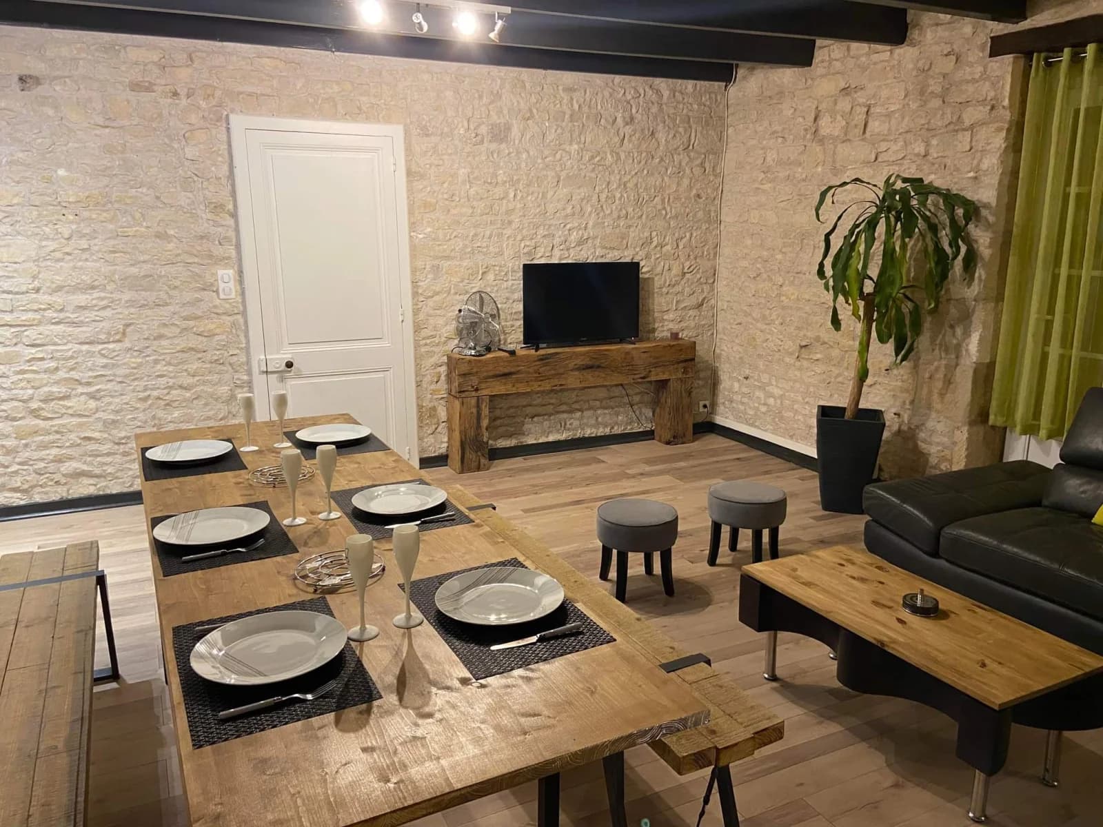 Espace Demeure en pierre avec coin détente - 2
