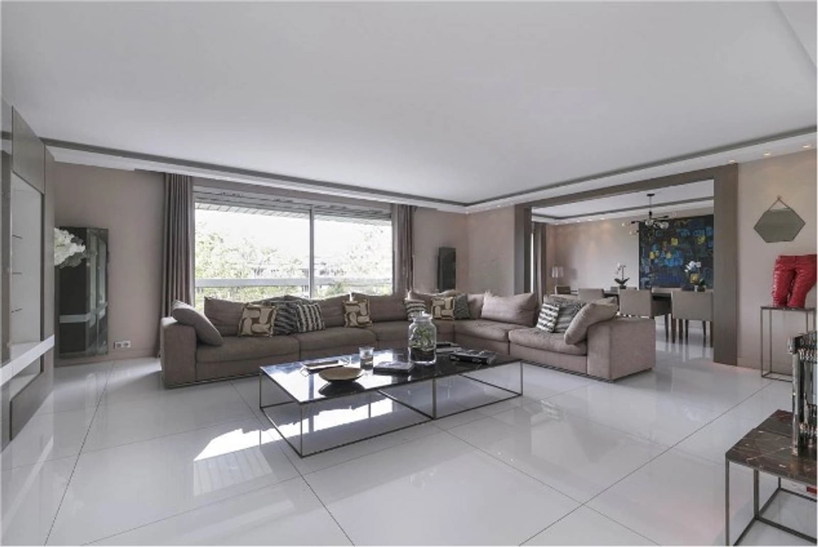 Space Uncluttered luxury apartment with 40m2 balcony - 0