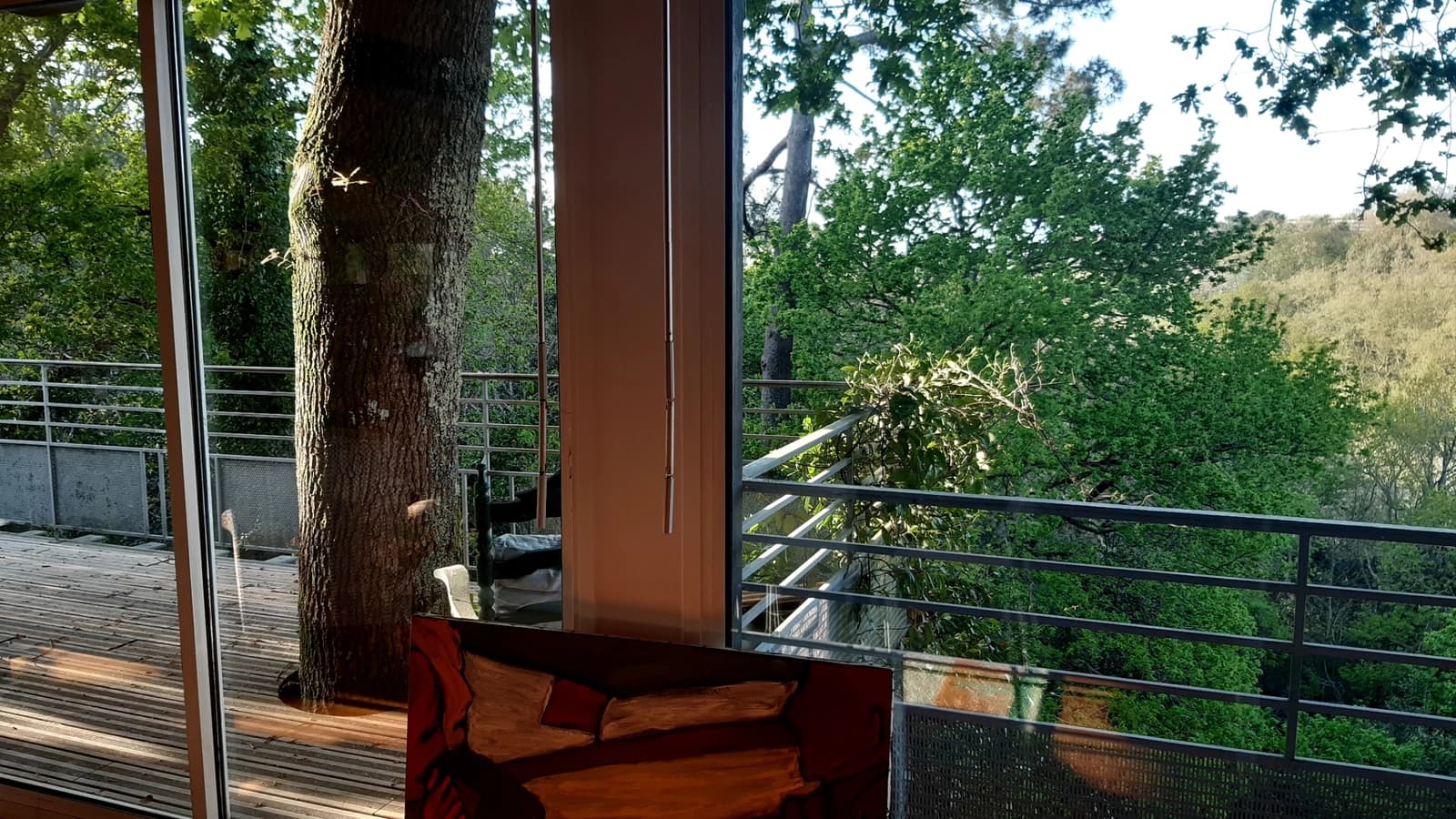 Meeting room in Atypical house above the forest - 1
