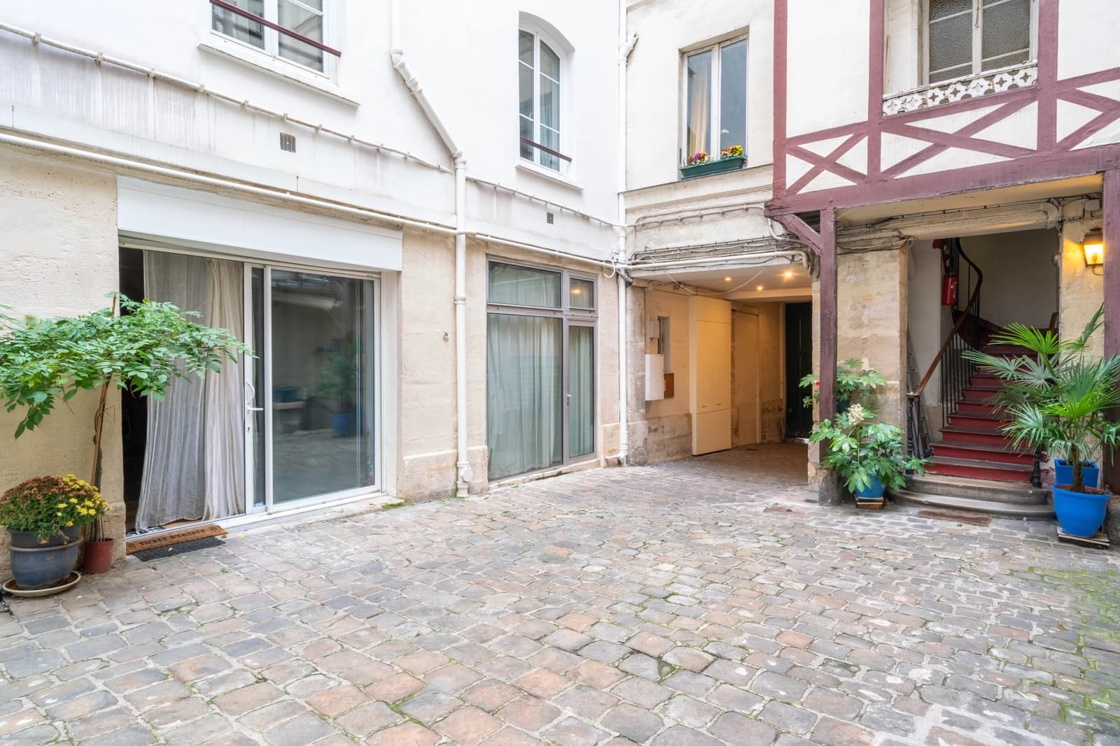 Salle de réunion dans Maison du 9ème avec belle hauteur sous plafond - 1