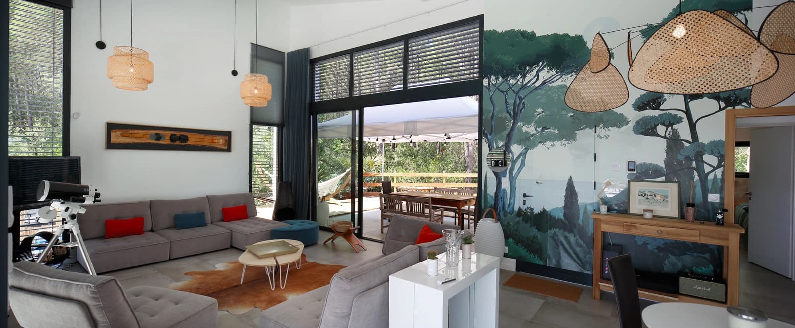 Living room in Beautiful house, large terrace, with lake view - 1