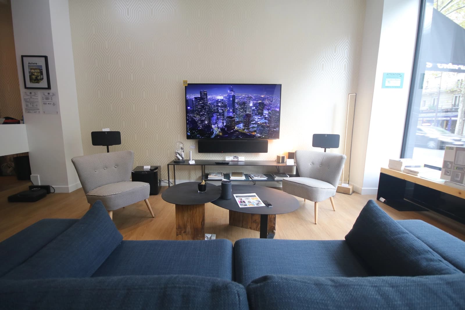Living room in An ultra-connected space just a stone's throw from République! - 1