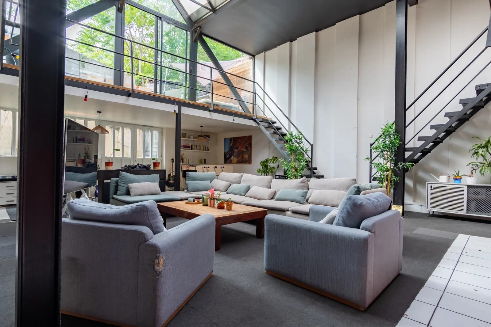 Space Atypical 240m² loft with design and light - 1
