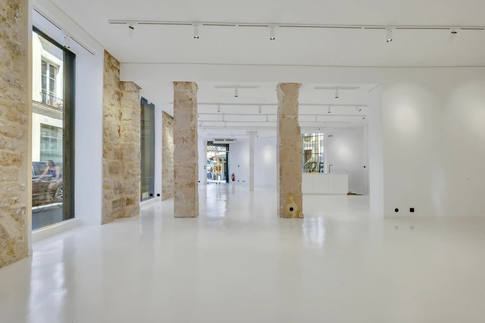Salon dans Une Galerie-Boutique au coeur du Marais - 1