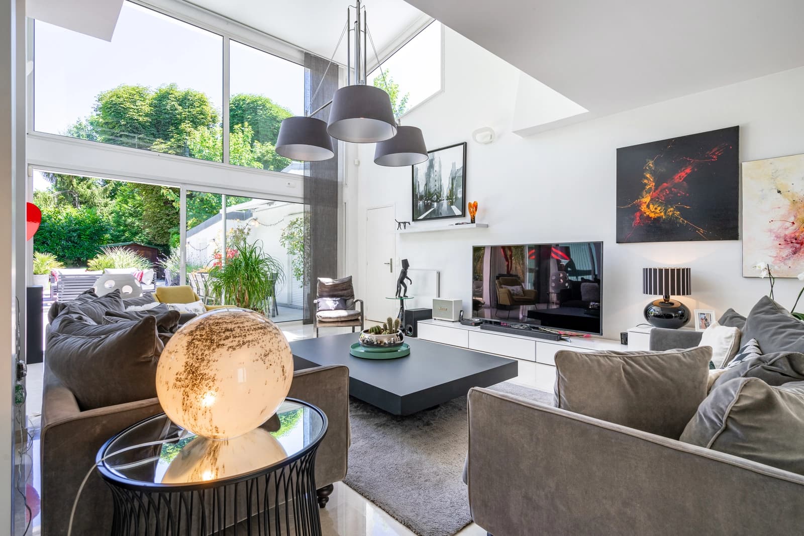 Salon dans Loft avec terrasse et jardin, un écrin de verdure - 1