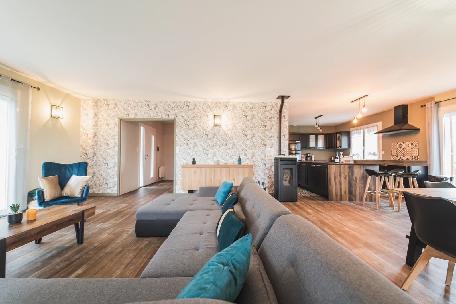Grande villa conviviale avec jardin arboré