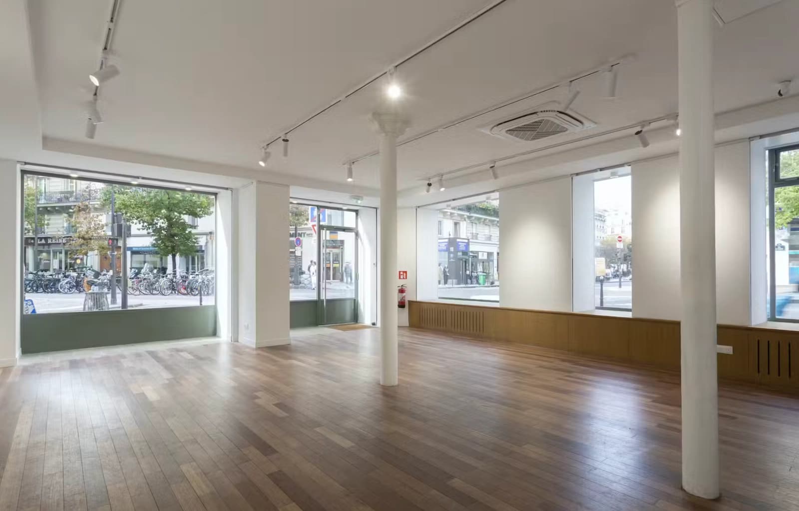 Local d’angle idéal pour showroom ou expo