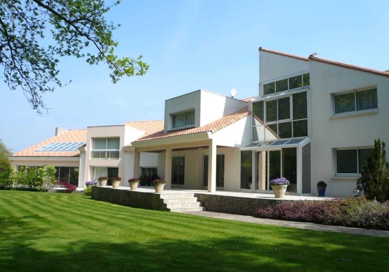 Salle de réunion dans Vaste maison avec une piscine couverte et chauffée - 1