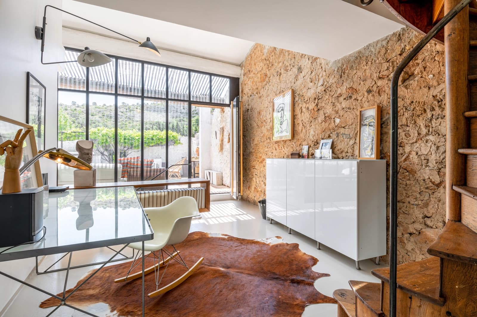 Salon dans LOFT Galerie d'Art Contemporain, un espace inspirant - 1