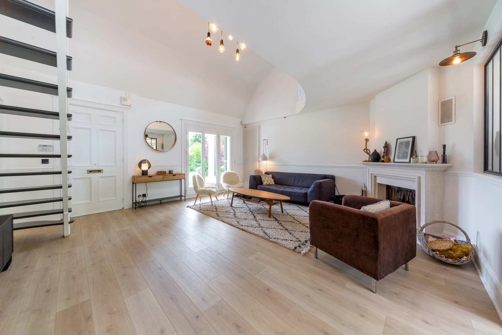 Salon dans Maison de style américain, idéale pour tournages - 1