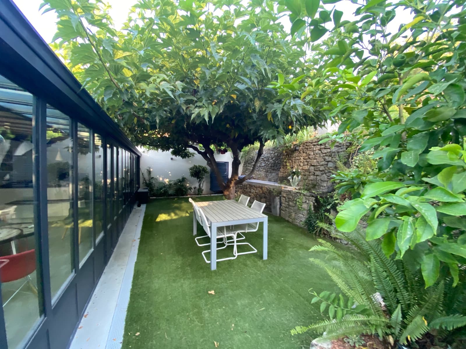 Meeting room in High-rise house overlooking vineyards - 1