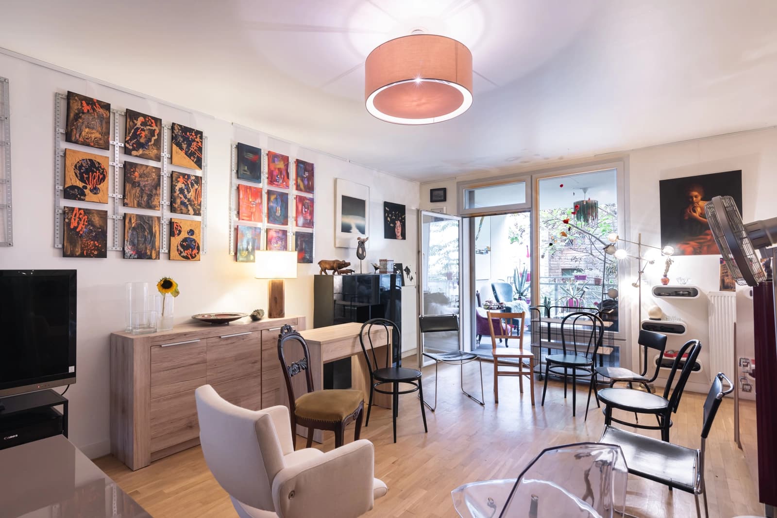 Salon dans Appartement au cœur du 18ème arrondissement parisien - 1