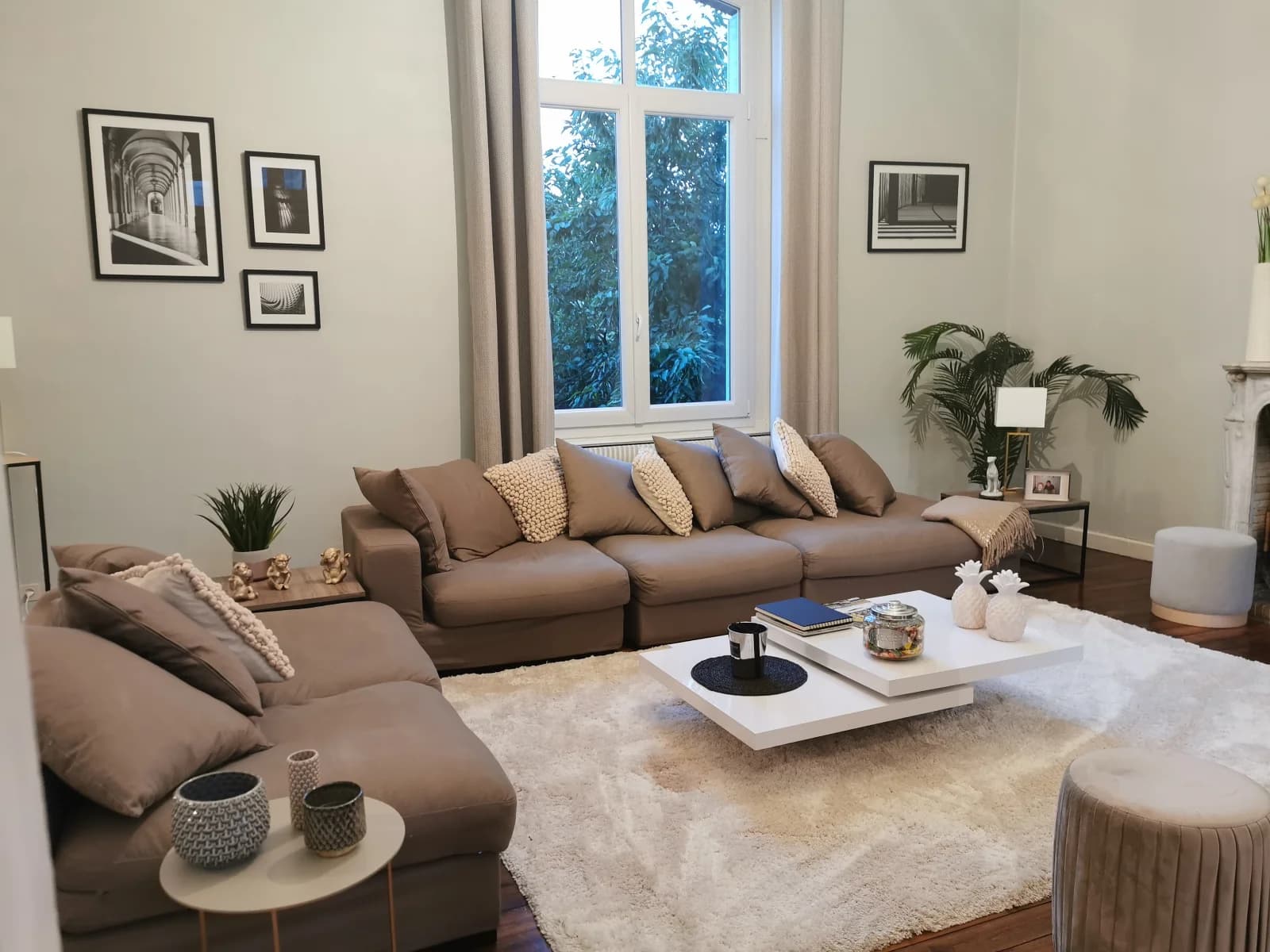 Living room in Bourgeois villa with garden - 0