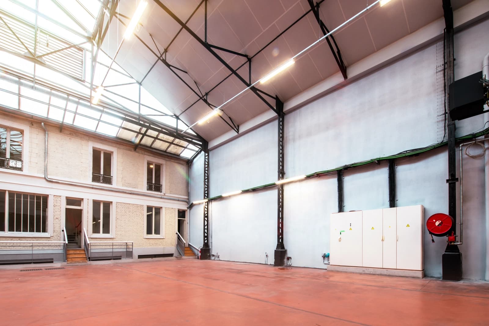 Salon dans Atelier Atypique: un lieu de création singulier - 1
