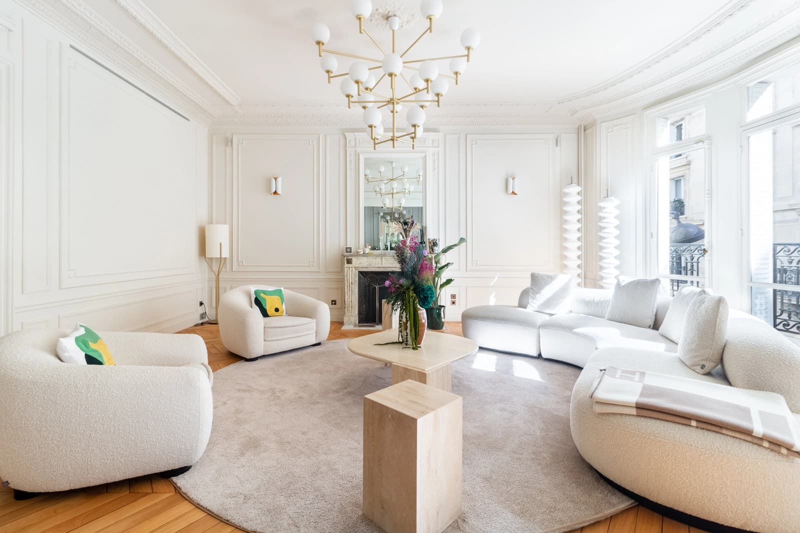 Living room in Sublime Haussmannian and contemporary apartment - 1