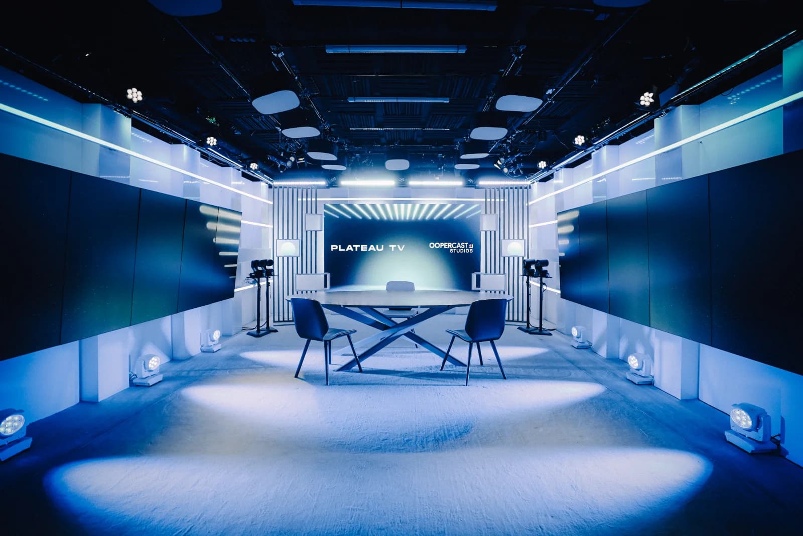 Studio avec plateau TV professionnel entièrement équipé