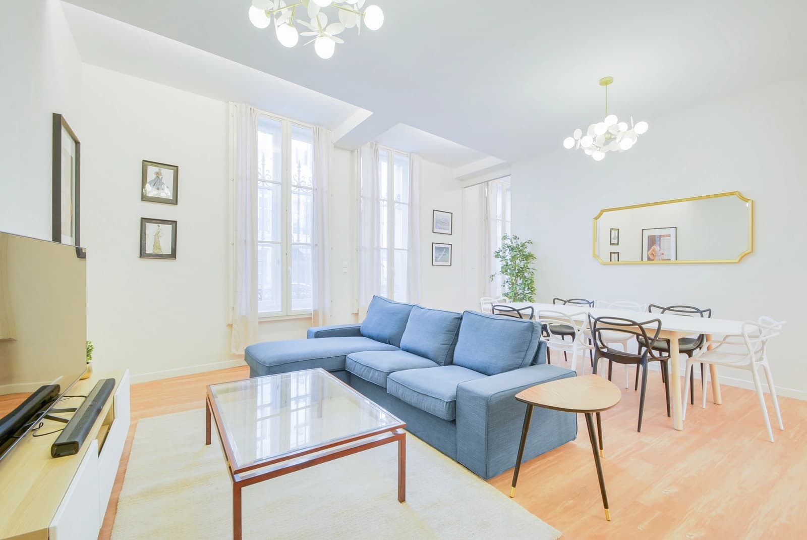 Living room in Character apartment in the heart of the city - 1