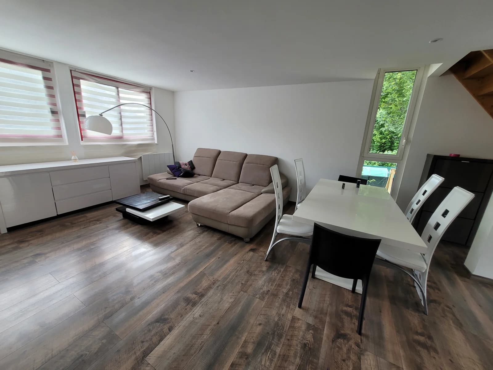 Maison au calme avec son vaste jardin luxuriant