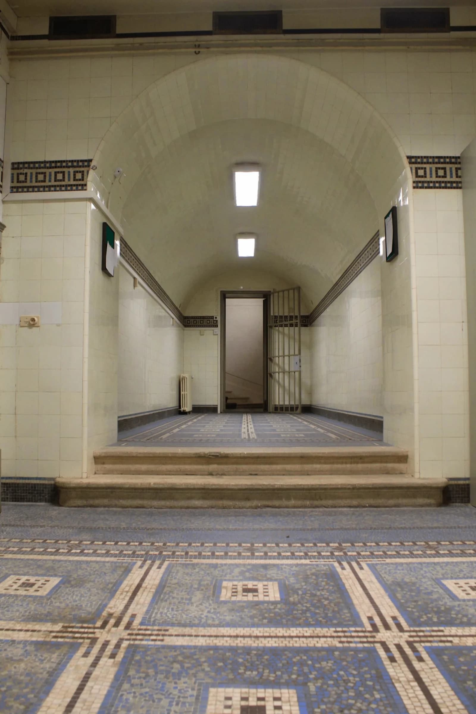 Bathroom in Banque de France building - Safe-deposit boxes - 1