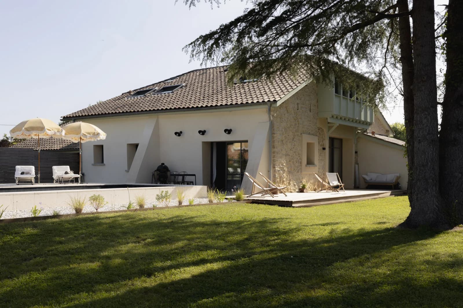 Espace Maison moderne avec jardin et piscine - 0