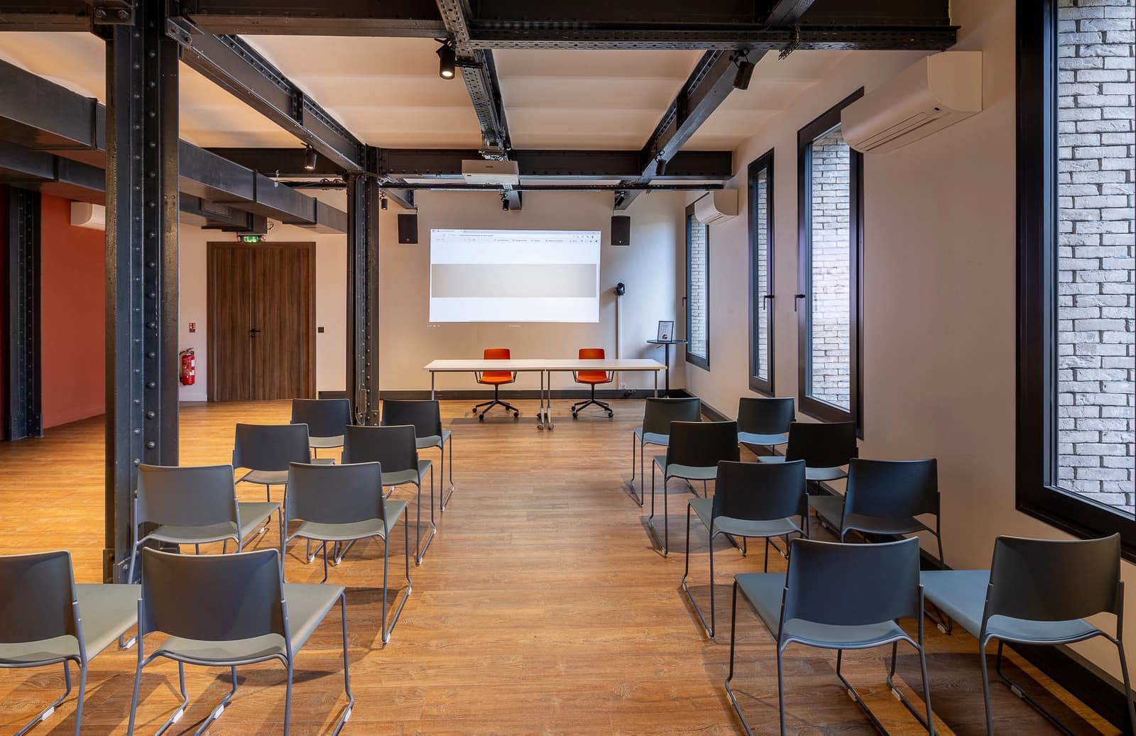 Salle de réunion dans L'Event Room à Saint-Ouen pour vos moments uniques - 1