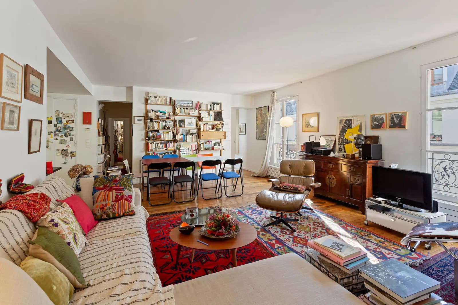 Salon dans Votre pied-à-terre de charme au Marais - 1