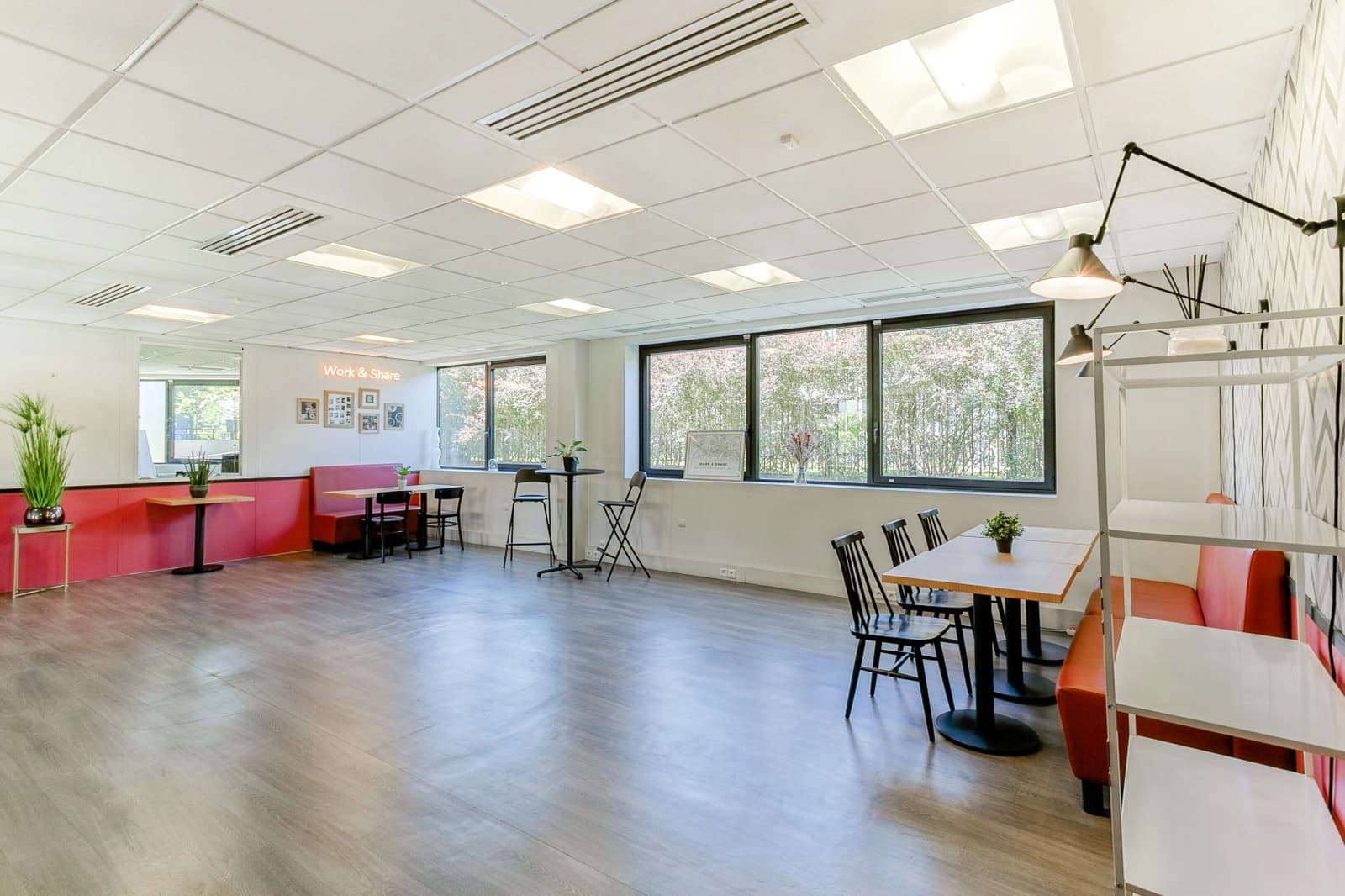 Meeting room in Maison d'entrepreneurs in Rueil - 1