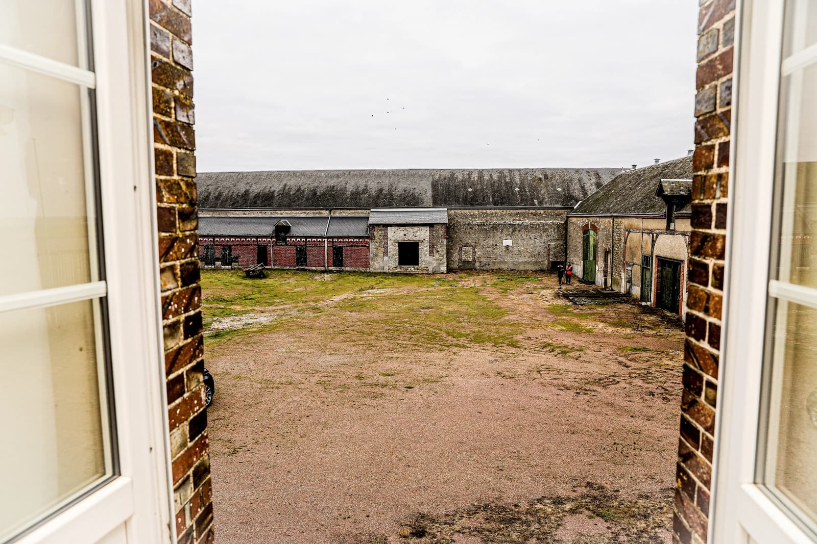 Salle de réunion dans CORPS DE FERME idéal pour des tournages cinématographiques - 1
