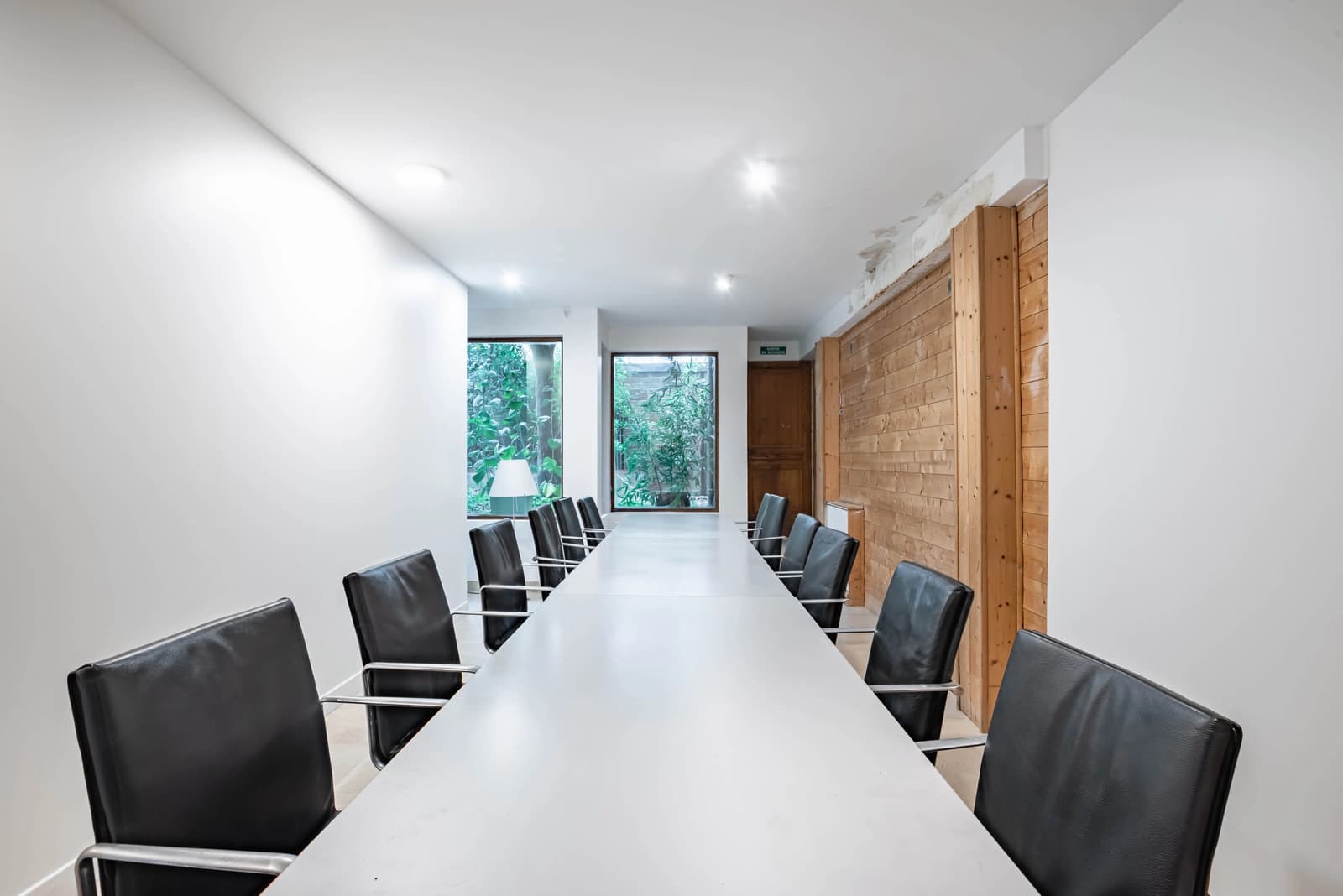 Salle de réunion dans Maison en meulière avec son jardin fleuri et paisible - 1