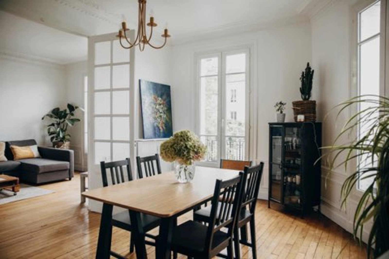 Meeting room in Warm and bright Haussmann apartment - 1