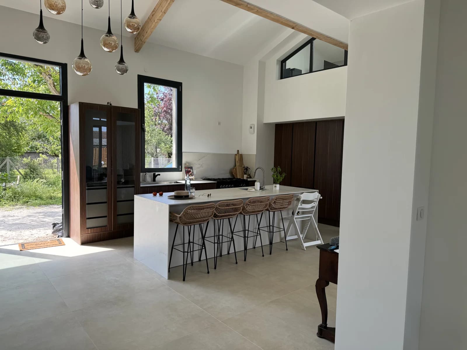 Espace Villa avec piscine et grands volumes - 3