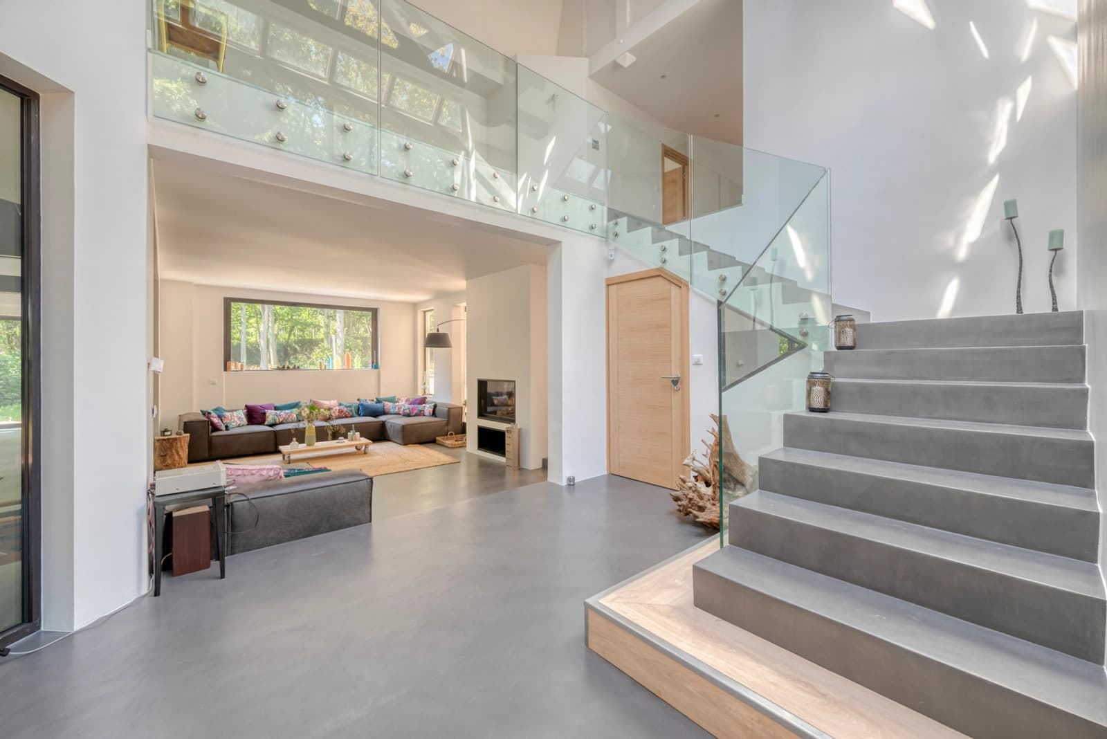 Space Architect-designed house with indoor pool - 2