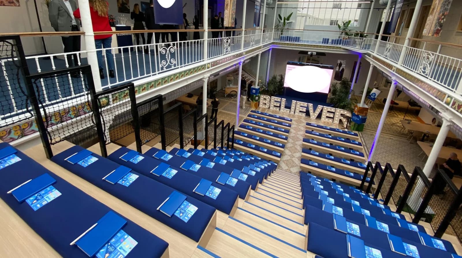 Espace Lieu singulier rénové, baigné de lumière du ciel - 4